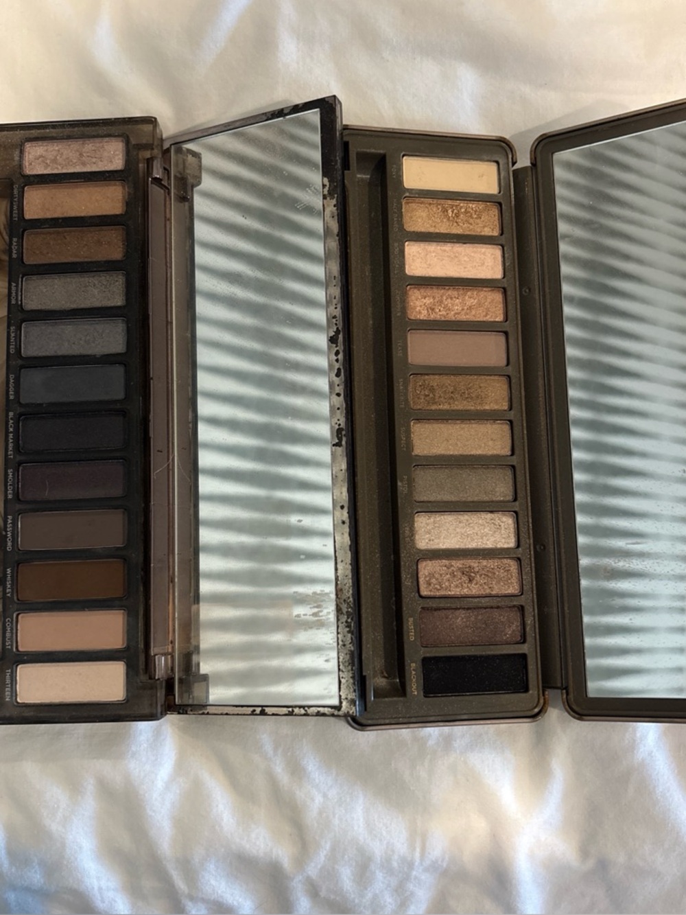Neutral Eyeshadow Palettes 
Urban Decay Naked
Bundle of 2